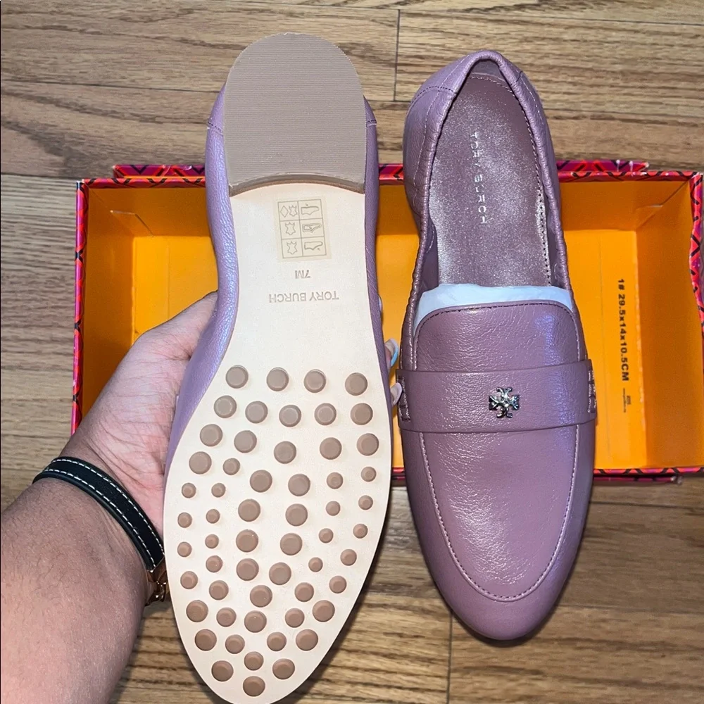 Tory Burch Leather Loafers NIB Size 7 - Picture 2 of 5